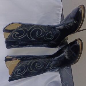 Dingo Black Western Manmade Leather Boots 9.5D made in USA, Leather Is Distressd